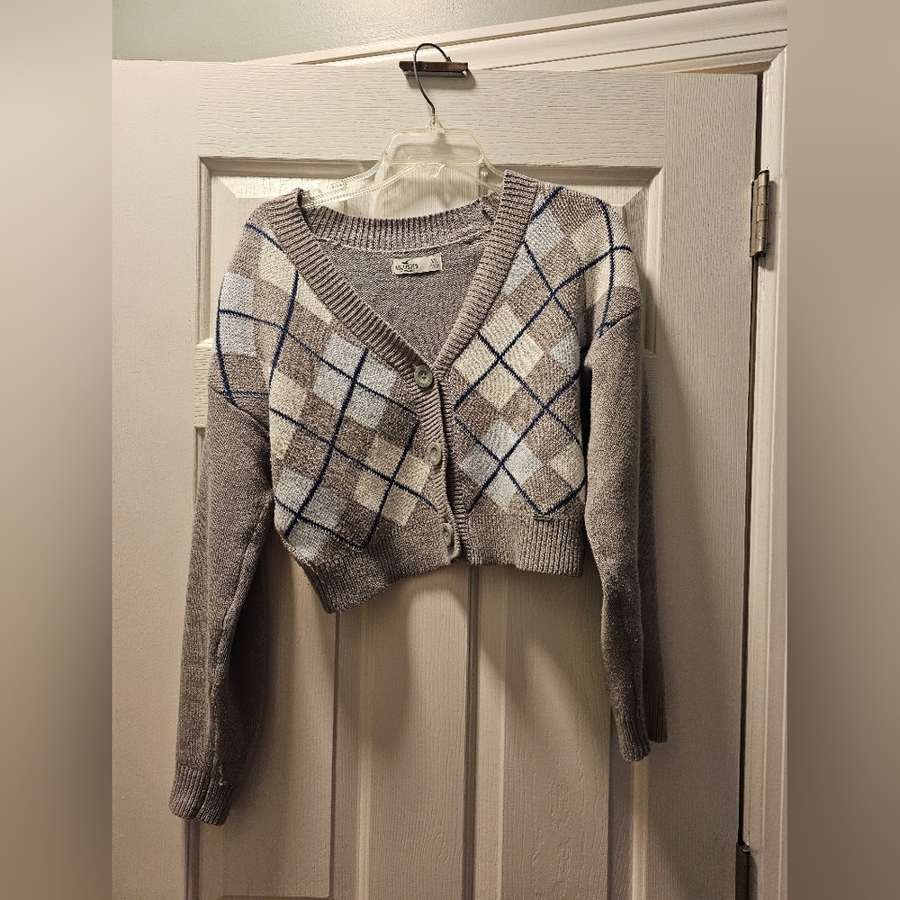 Gray Cropped Argyle Sweater